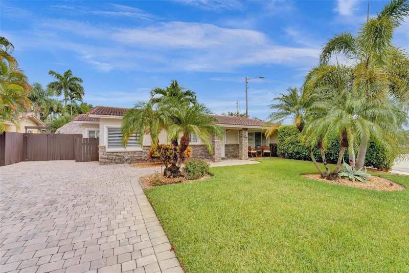 1245 NE 17th Way, Fort Lauderdale FL 33304
