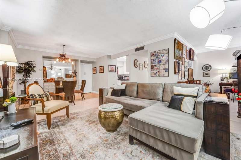 4330 Hillcrest Dr # 516, Hollywood FL 33021