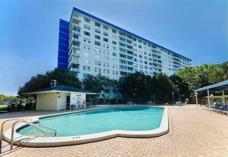 4001 Hillcrest Drive # 407, Hollywood FL 33021