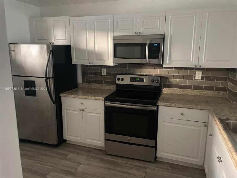 1075 Riverside Dr # 203, Coral Springs FL 33071