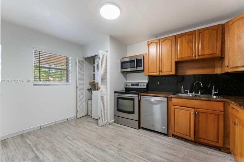 2850 Forest Hills Blvd # 114, Coral Springs FL 33065