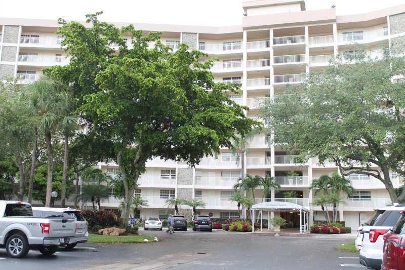 3507 Oaks Way # 603, Pompano Beach FL 33069