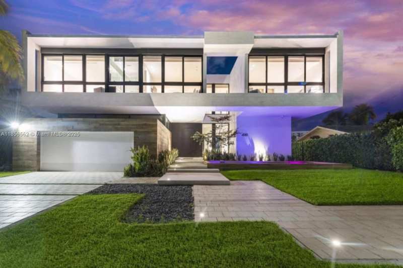 418 Sunset Dr, Hallandale Beach FL 33009