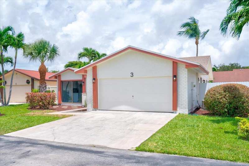 3 Fawlkland Circle, Boynton Beach FL 33426