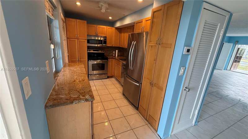 2671 S Course Dr # 403, Pompano Beach FL 33069