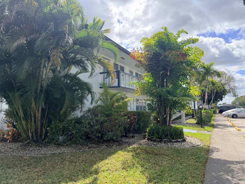 228 Northampton L # 228, West Palm Beach FL 33417
