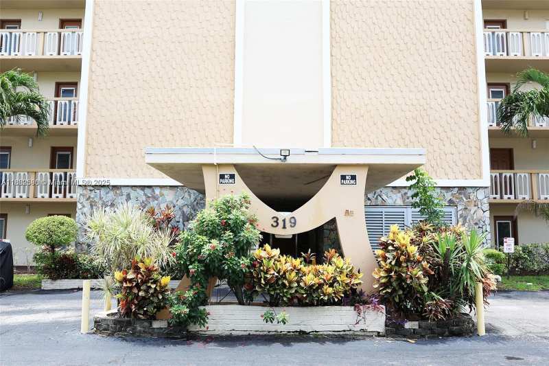 319 NE 14th Ave # 505, Hallandale Beach FL 33009