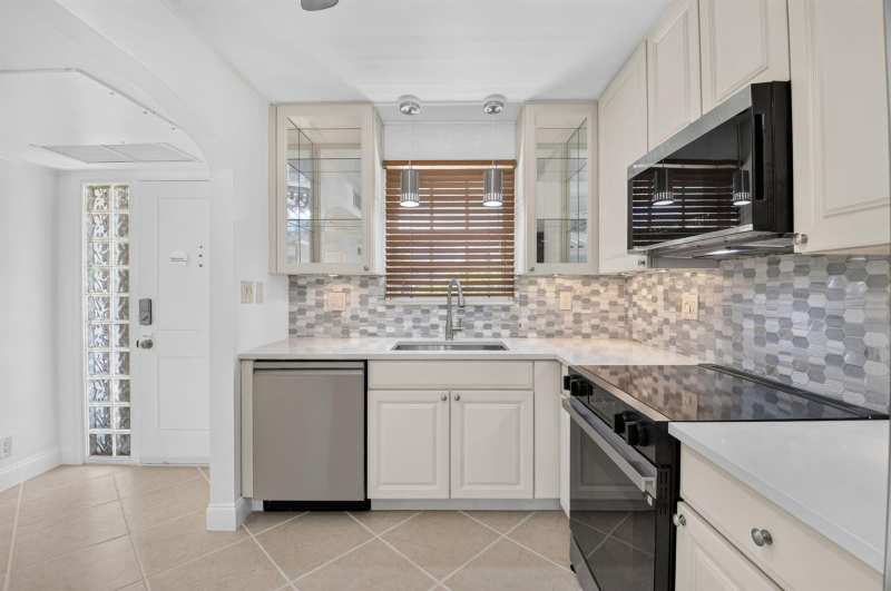769 Jeffery Street # 203, Boca Raton FL 33487
