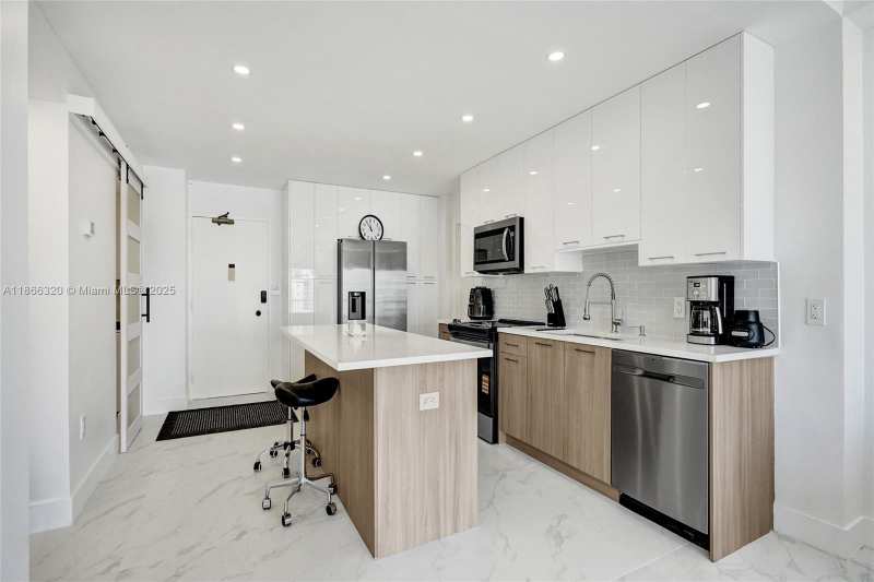 1985 S Ocean Dr, Hallandale Beach FL 33009