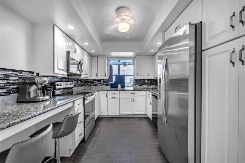 1000 Parkview Dr # 715, Hallandale Beach FL 33009