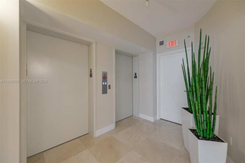 3101 S Ocean Dr # 404, Hollywood FL 33019