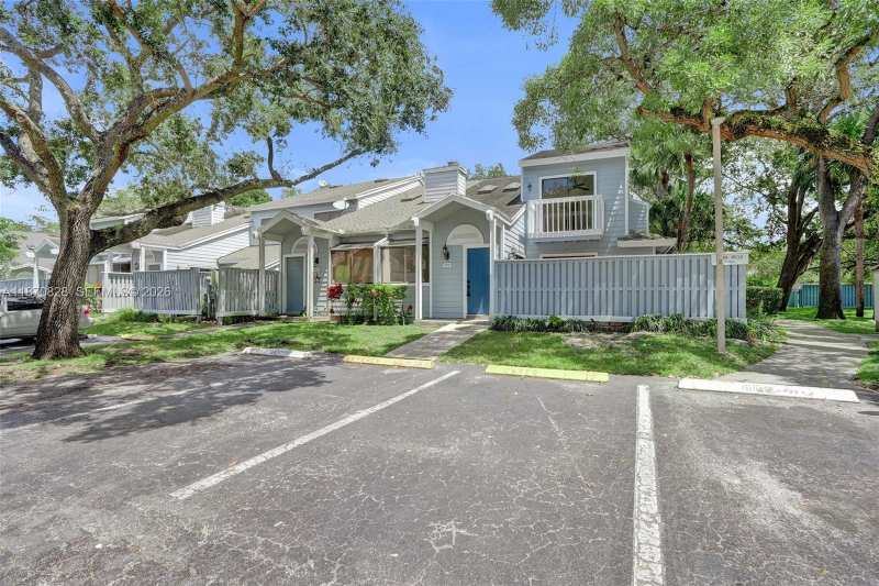 1818 Adventure Pl, North Lauderdale FL 33068