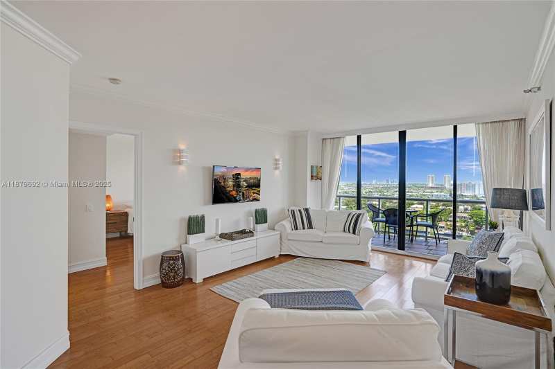 3640 Yacht Club Dr # 1704, Aventura FL 33180