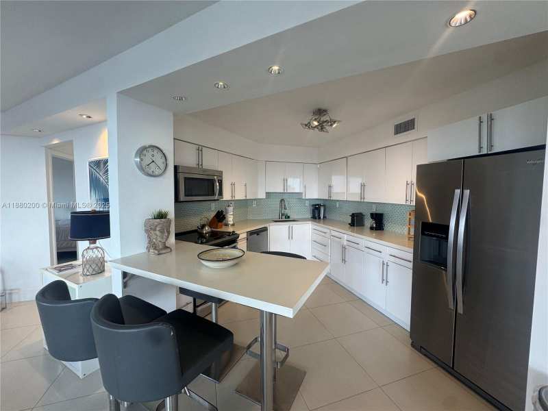 5151 Collins Ave # 923, Miami Beach FL 33140