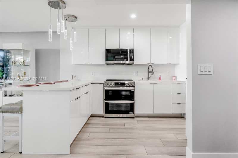 100 Lincoln Rd # 323, Miami Beach FL 33139