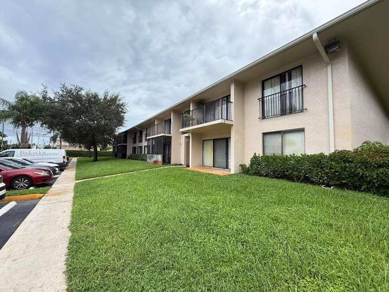 5915 Washington St # 116, Hollywood FL 33023