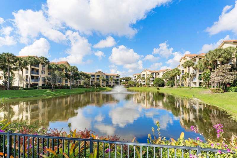 700 Uno Lago Drive # 303, Juno Beach FL 33408