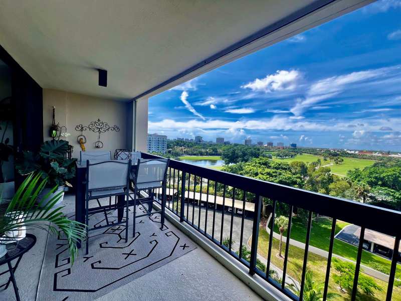 2425 Presidential Way # 806, West Palm Beach FL 33401