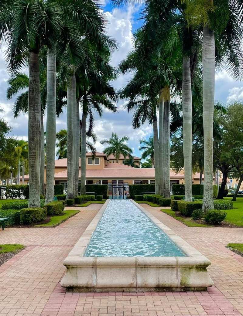 817 SW 147th Avenue # 1404, Pembroke Pines FL 33027