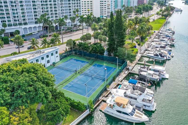 5401 E Collins Ave # 1530, Miami Beach FL 33140