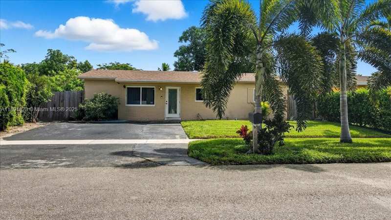 514 SW 72nd Ter, North Lauderdale FL 33068