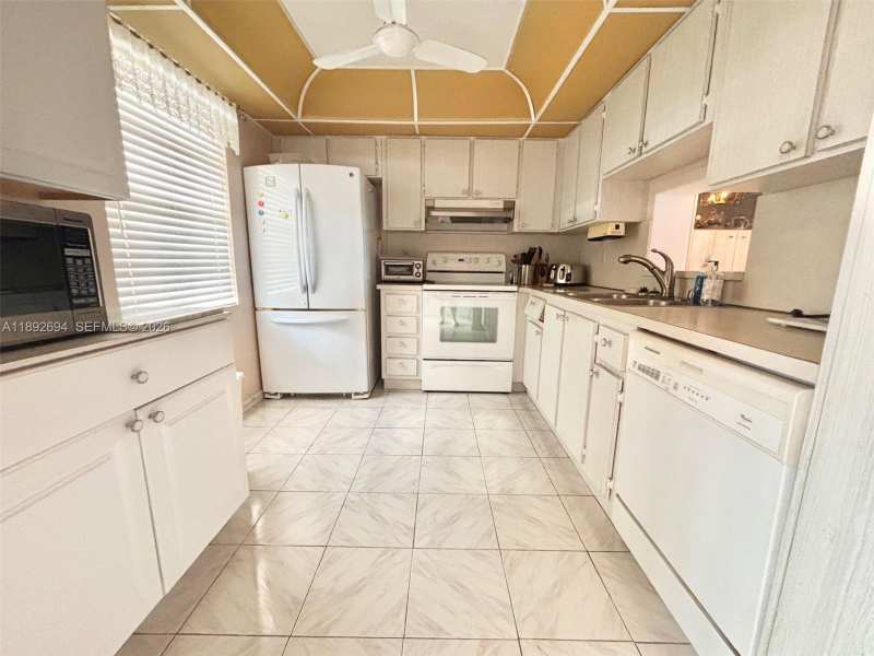 141 SE 3rd Ave # 402, Dania Beach FL 33004