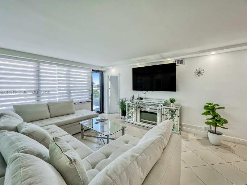 5225 Collins Ave # 517, Miami Beach FL 33140