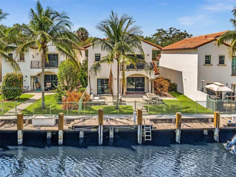 2901 Hidden Harbour St, Dania Beach FL 33312