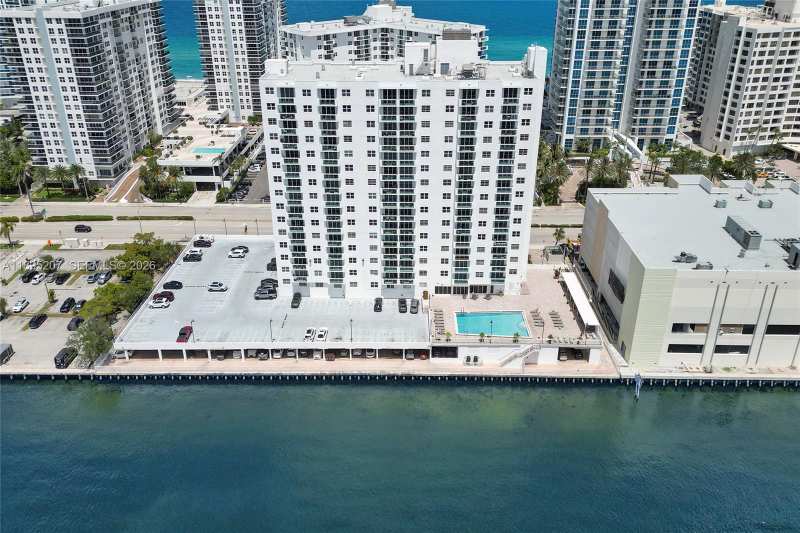 3000 S Ocean Dr # 1106, Hollywood FL 33019