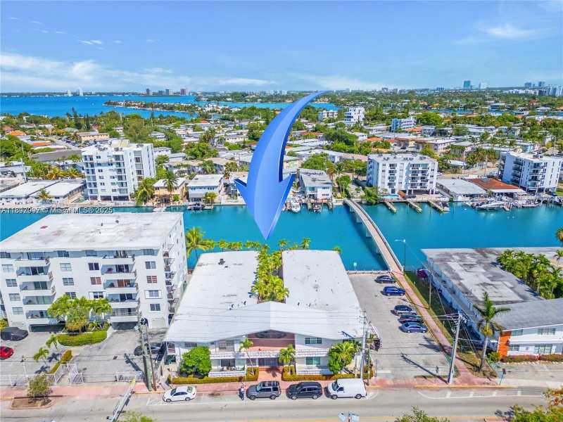 8040 Tatum Waterway Dr # 7, Miami Beach FL 33141
