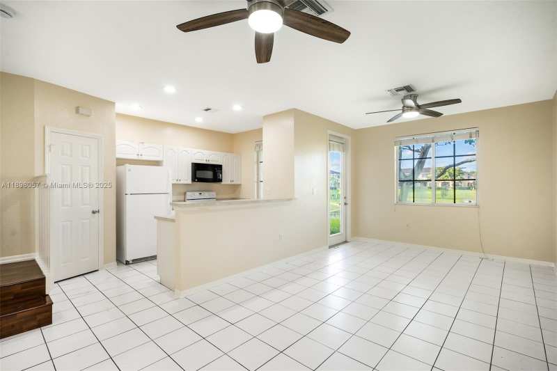 6051 SW 19th Pl, North Lauderdale FL 33068