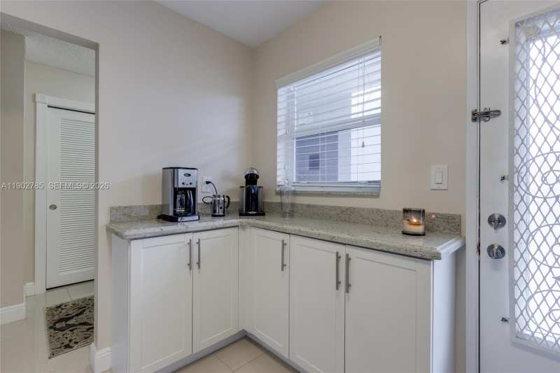 420 NE 12th Ave # 208, Hallandale Beach FL 33009