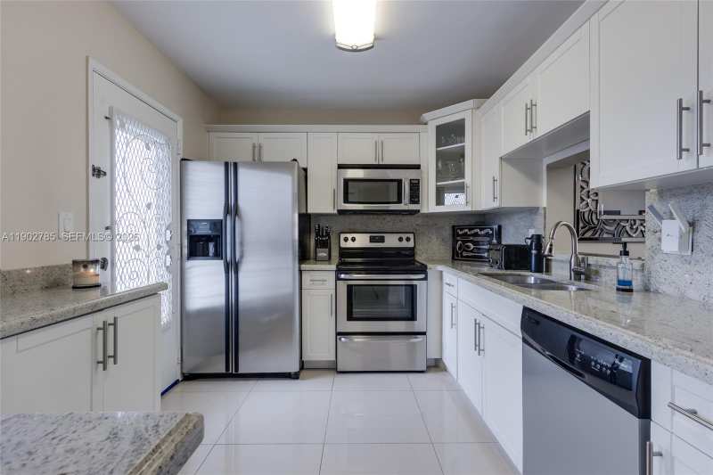 420 NE 12th Ave # 208, Hallandale Beach FL 33009