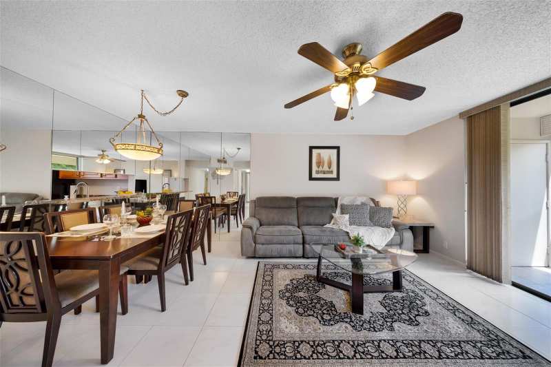 5250 Las Verdes Circle # 317, Delray Beach FL 33484