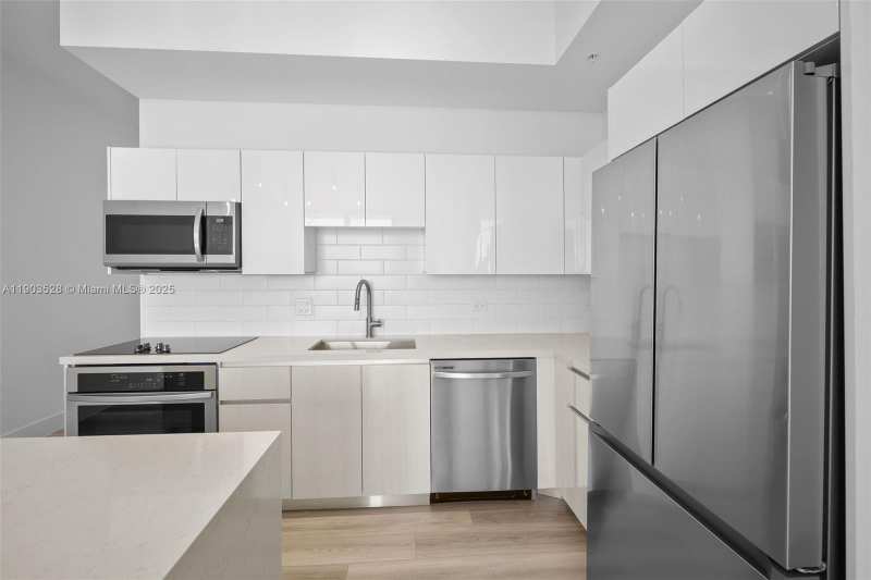 101 Diplomat Pkwy # 2306, Hallandale Beach FL 33009