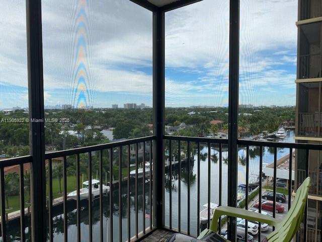 2500 NE 135th St # B605, North Miami FL 33181