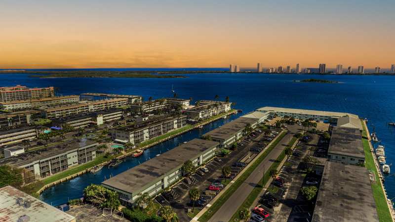 101 Doolen Court # 201, North Palm Beach FL 33408