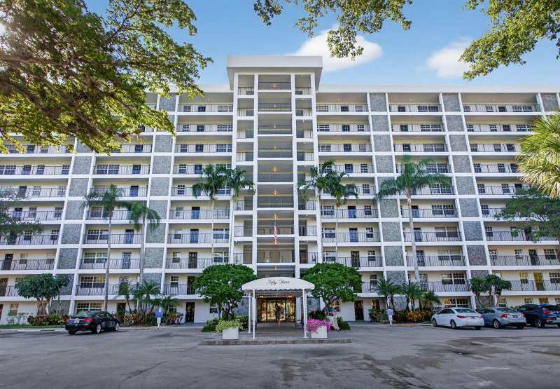 2900 N Course Drive # 905, Pompano Beach FL 33069