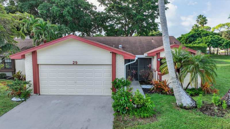 29 FAWLKLAND Circle, Boynton Beach FL 33426