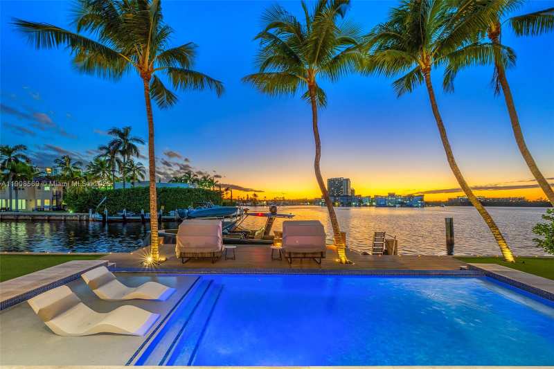 16470 NE 30th Ave, North Miami Beach FL 33160