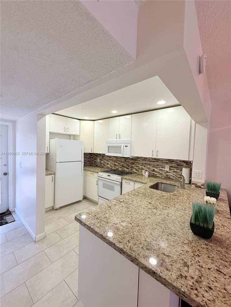 2081 S Ocean Dr # 308, Hallandale Beach FL 33009