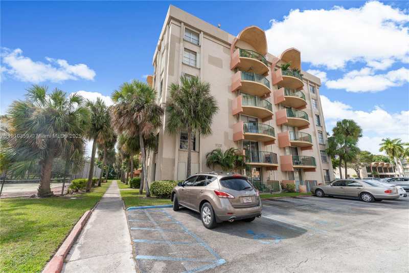 9320 Fountainebleau Blvd # 215, Miami FL 33172