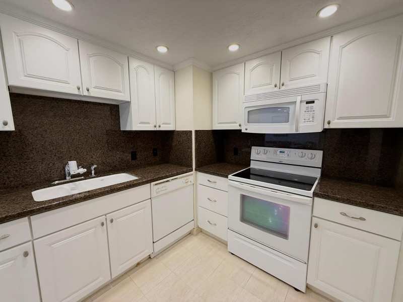 5600 N Flagler Drive # 2209, West Palm Beach FL 33407