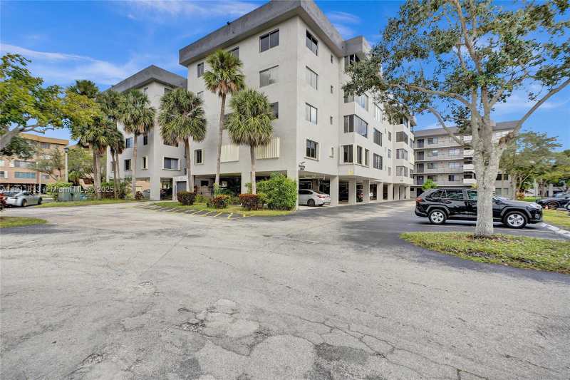 8010 Hampton Blvd # 211, North Lauderdale FL 33068