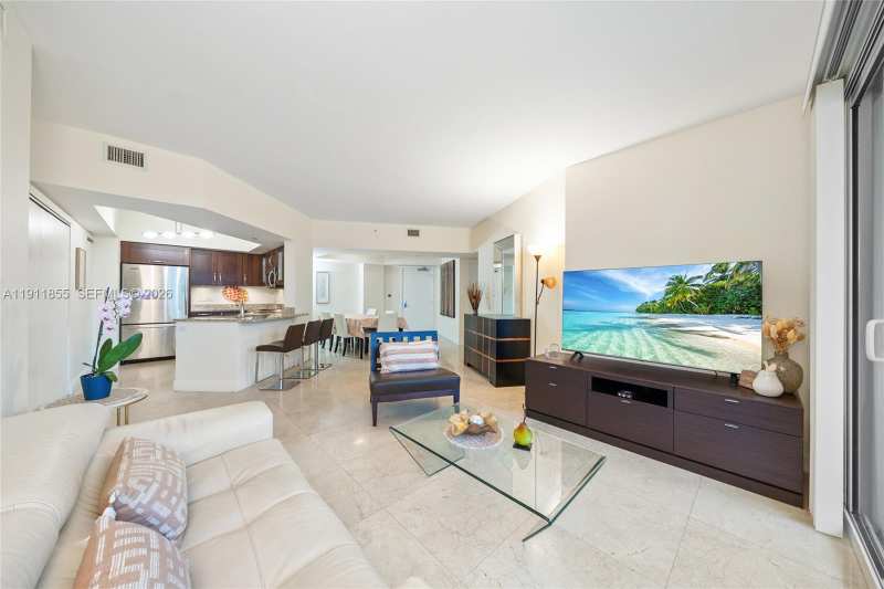 19900 E Country Club Dr # 816, Aventura FL 33180