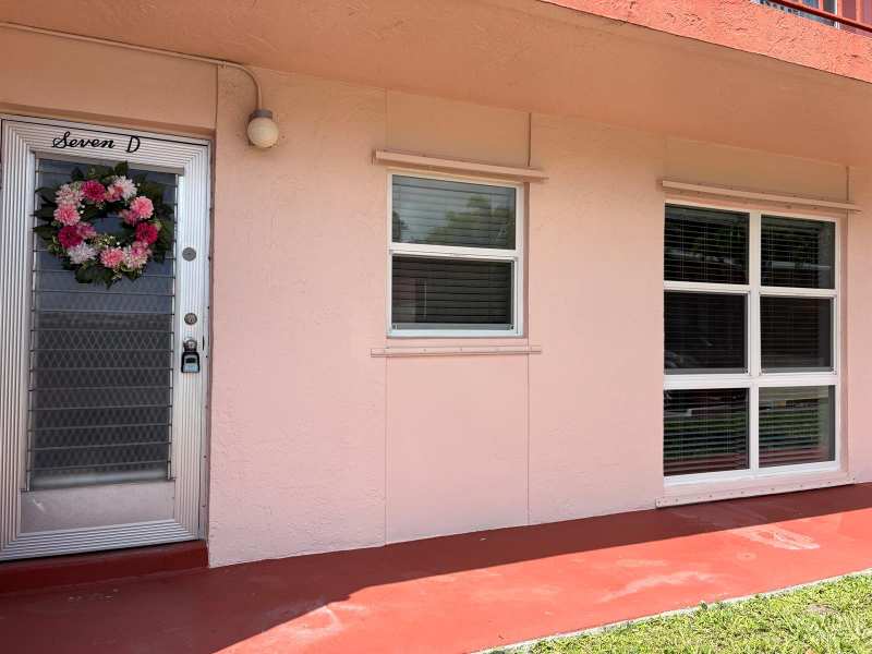 7 Golfs Edge # D, West Palm Beach FL 33417