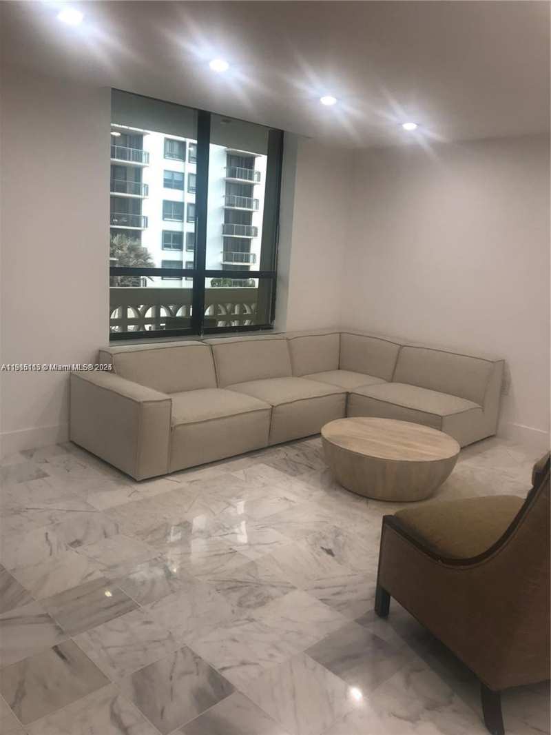 10185 Collins Ave # 516, Bal Harbour FL 33154