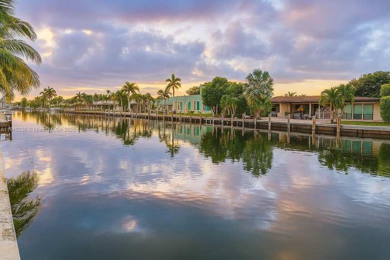 1100 Pine Dr # 106, Pompano Beach FL 33060