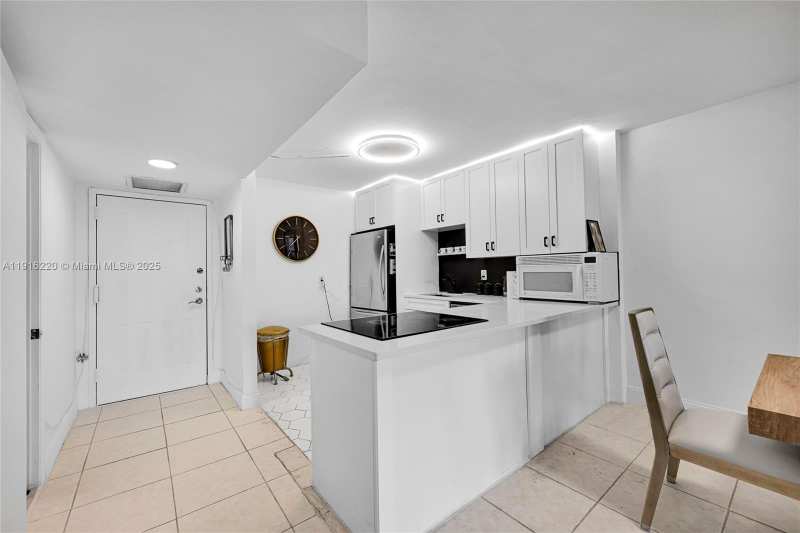 400 Leslie Dr # 605, Hallandale Beach FL 33009