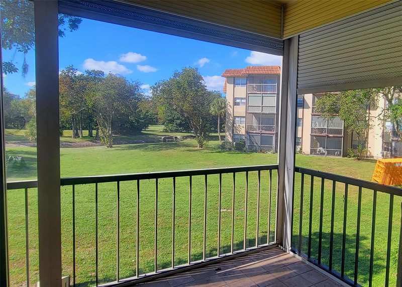 6260 S FALLS CIR Drive # 206, Lauderhill FL 33319